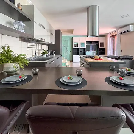 Apartment Kira House