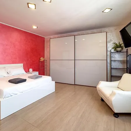 Apartment Kira House