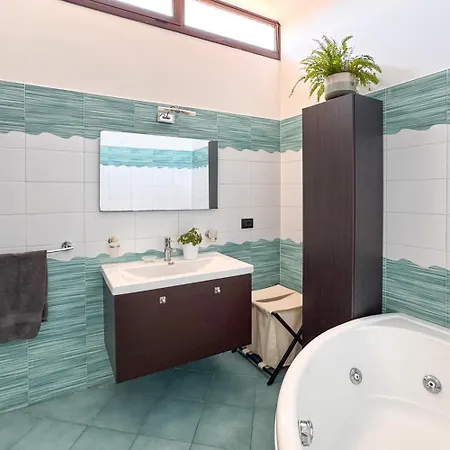 Apartment Kira House